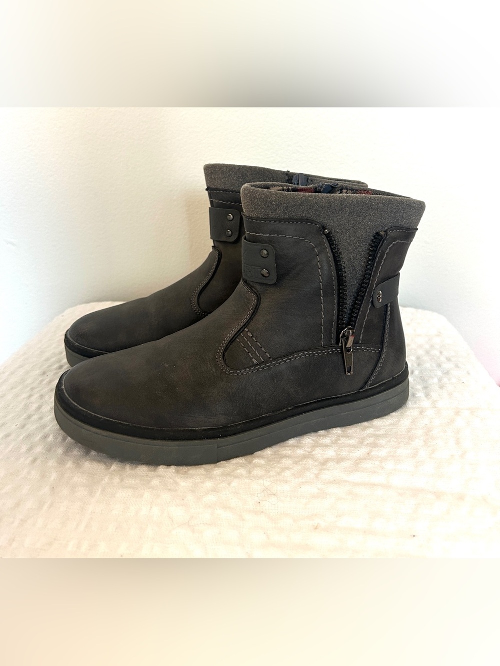 Girls Leather Lined Shoebox Boots • Size 1 • Like New
